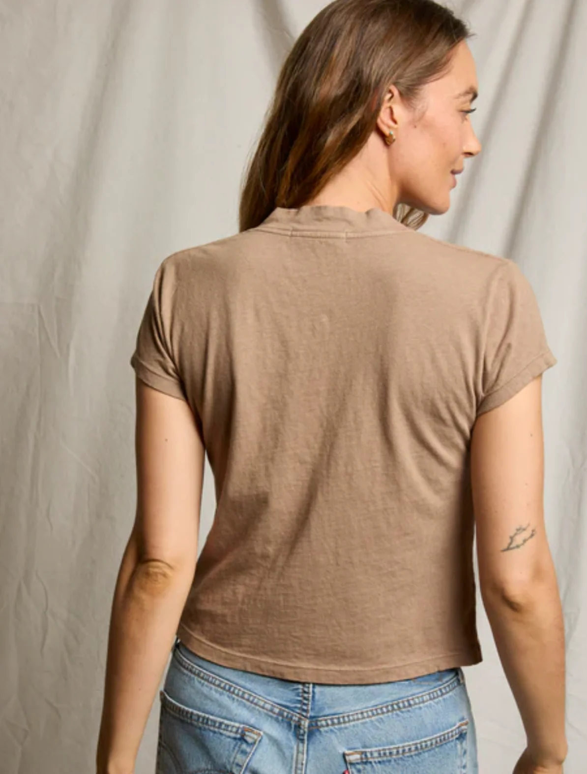 Alanis Recycled Cotton V-Neck - Image 18