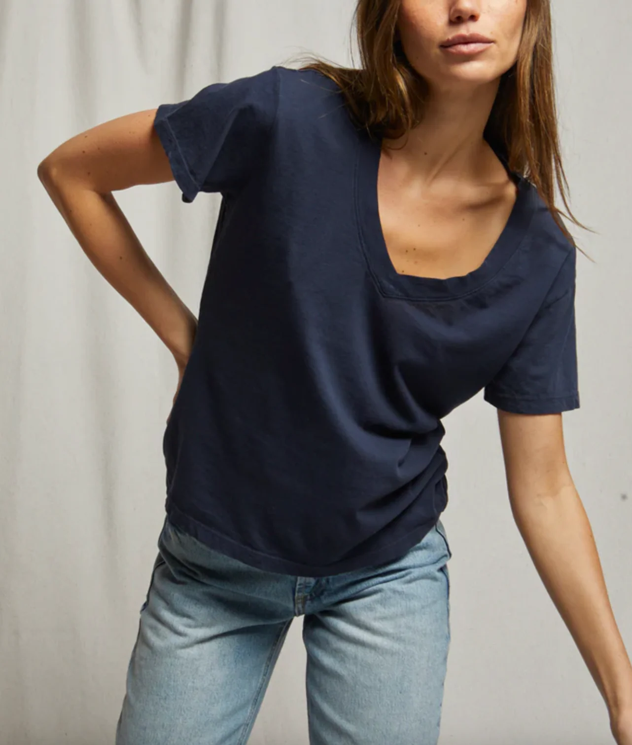 Hendrix Short Sleeve Boxy V-Neck - Image 11