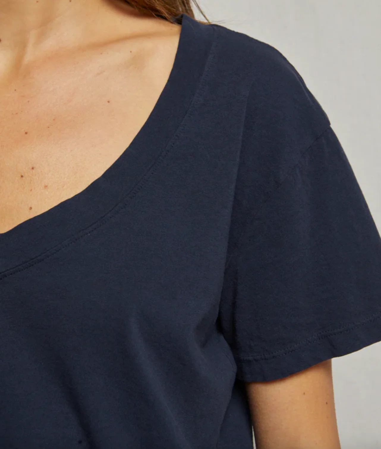 Hendrix Short Sleeve Boxy V-Neck - Image 12
