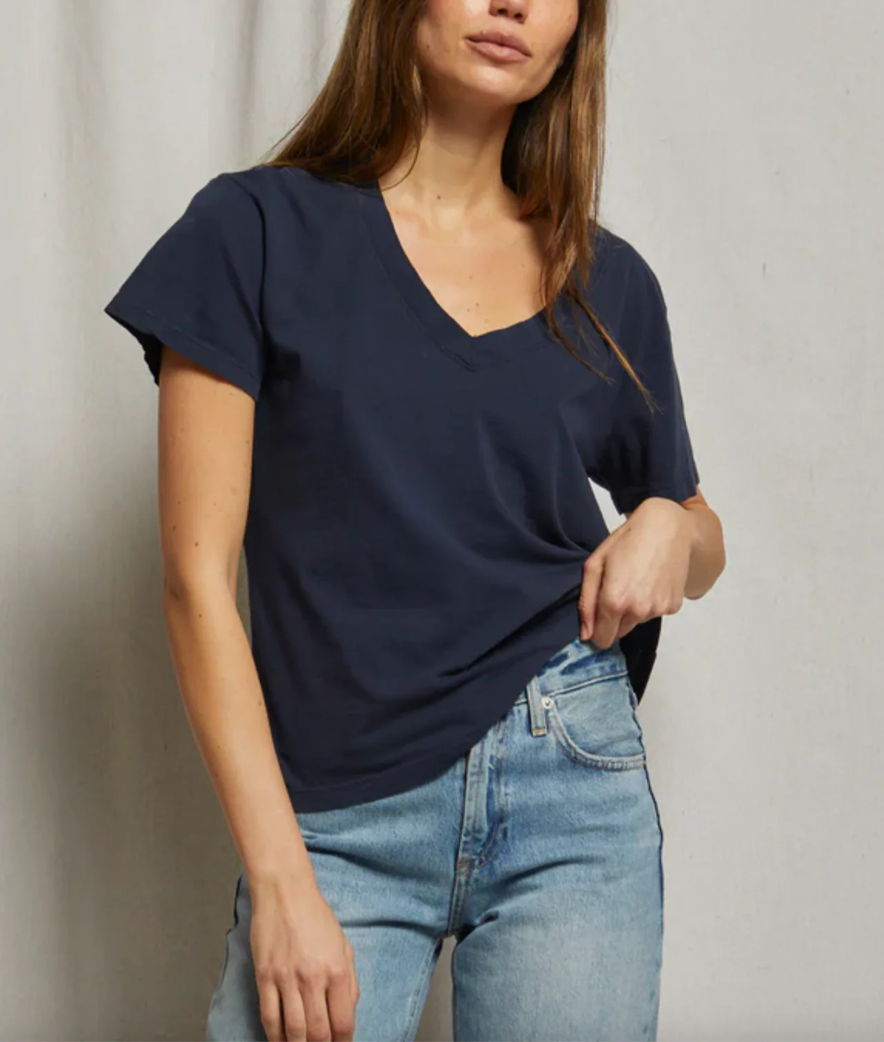 Hendrix Short Sleeve Boxy V-Neck - Image 4