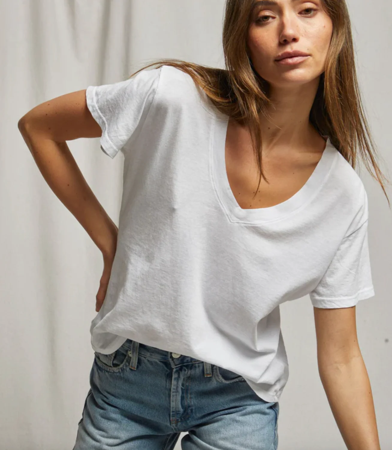 Hendrix Short Sleeve Boxy V-Neck - Image 5