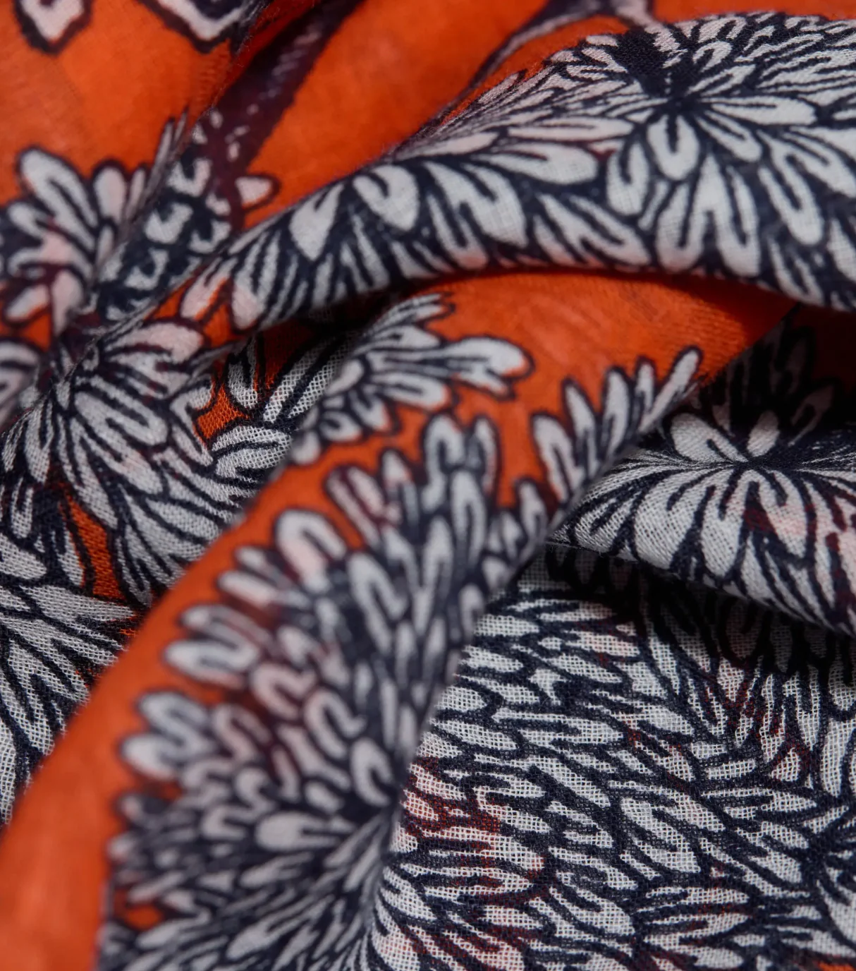 Inoui Carre 70 Scarf - Image 8