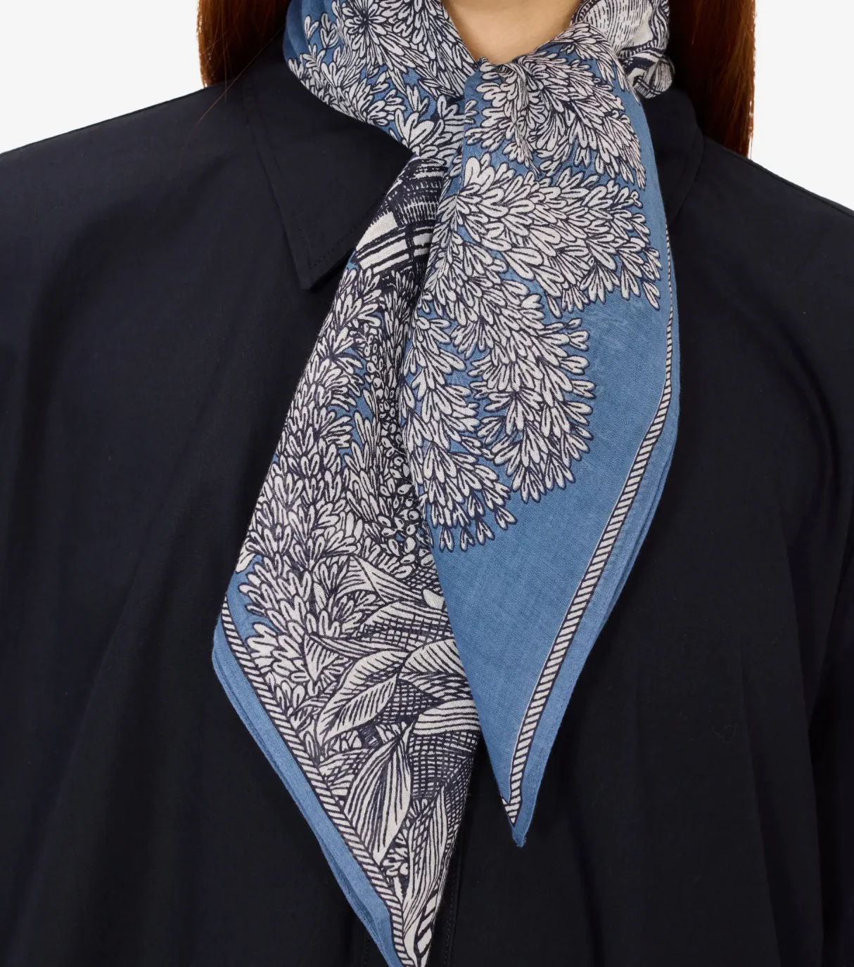 Inoui Carre 70 Scarf - Image 9
