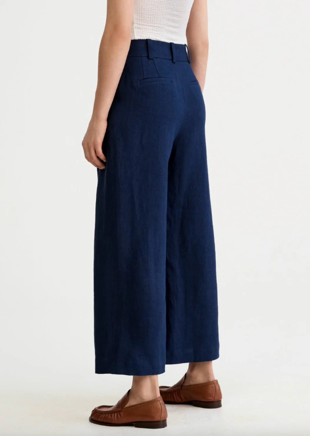 Linen Cropped Pleated Trouser - Image 4